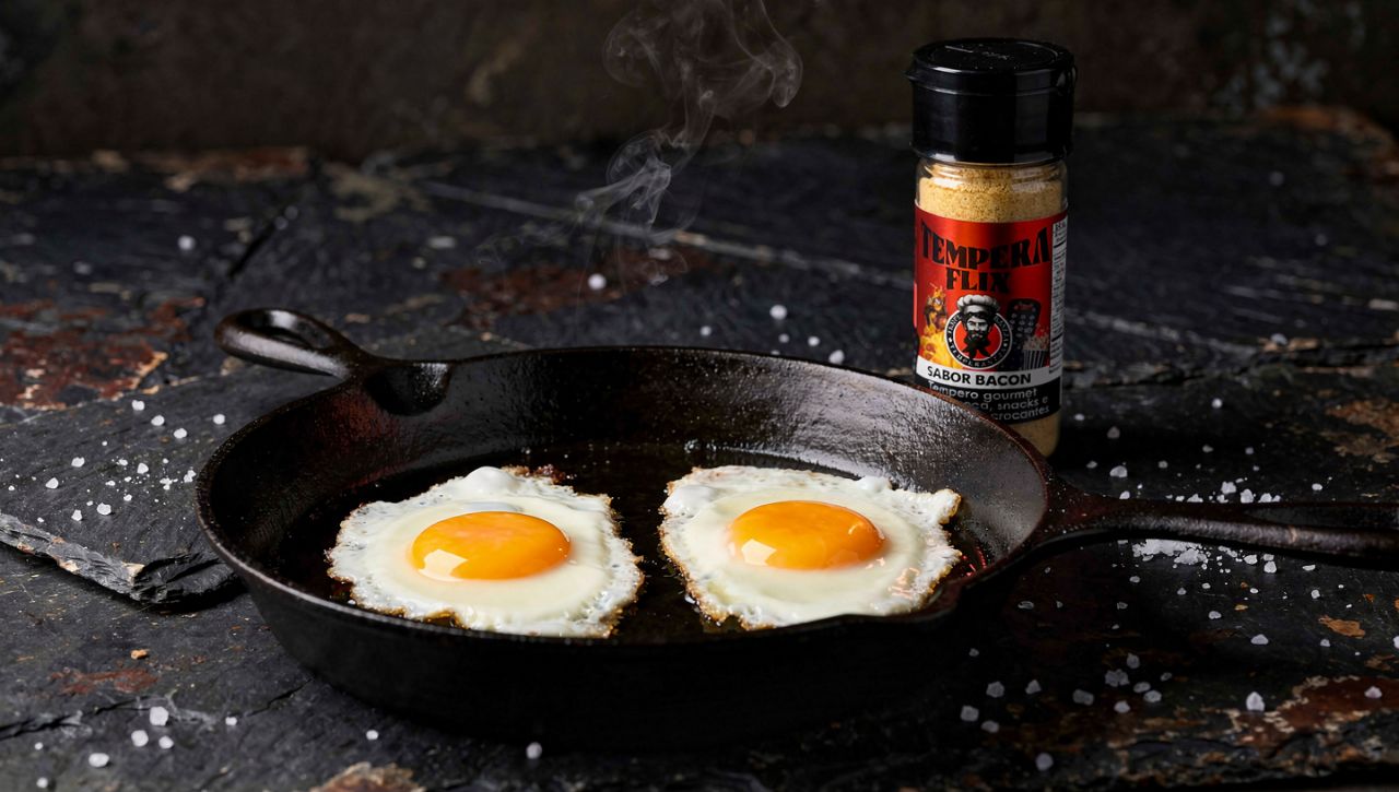 Ovos fritos com bacon e Temperaflix Bacon